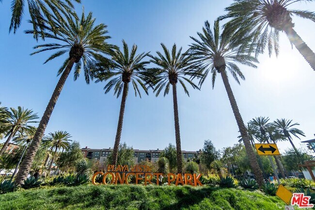 Building Photo - 5350 Playa Vista Dr