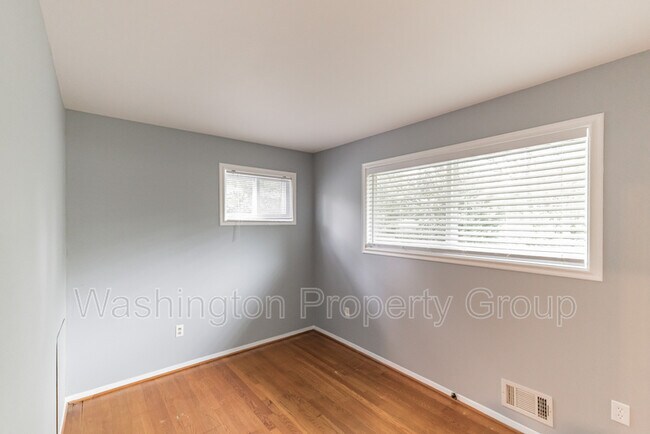 Building Photo - 4232 Linden St