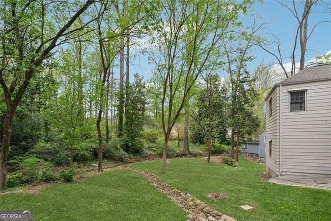 Building Photo - 2116 E Roxboro Rd NE