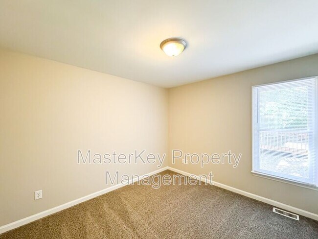 Building Photo - 2816 Isabella Dr