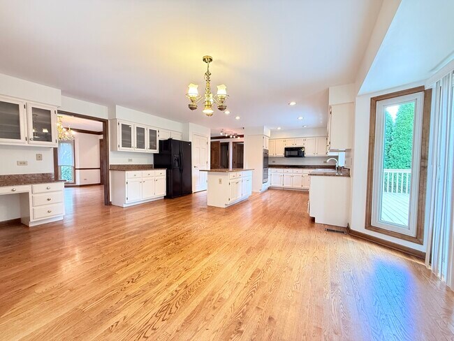 Building Photo - 2318 River Woods Dr