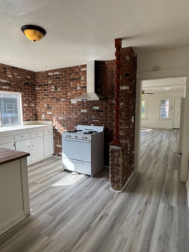 Building Photo - 1710-1712 Obispo Ave