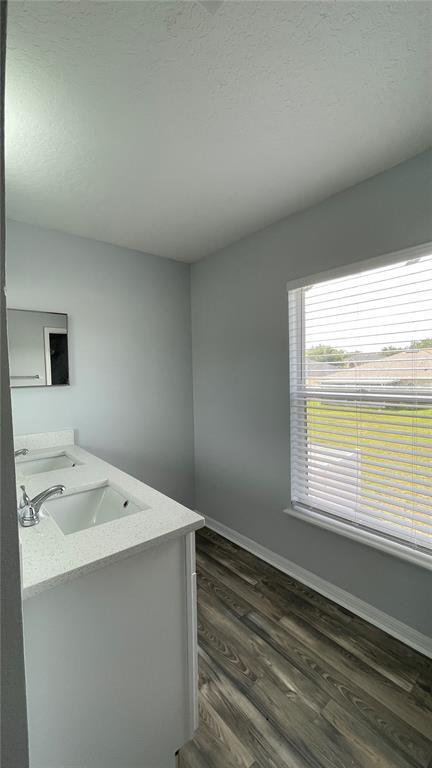 Building Photo - 205 Jocelyn Dr