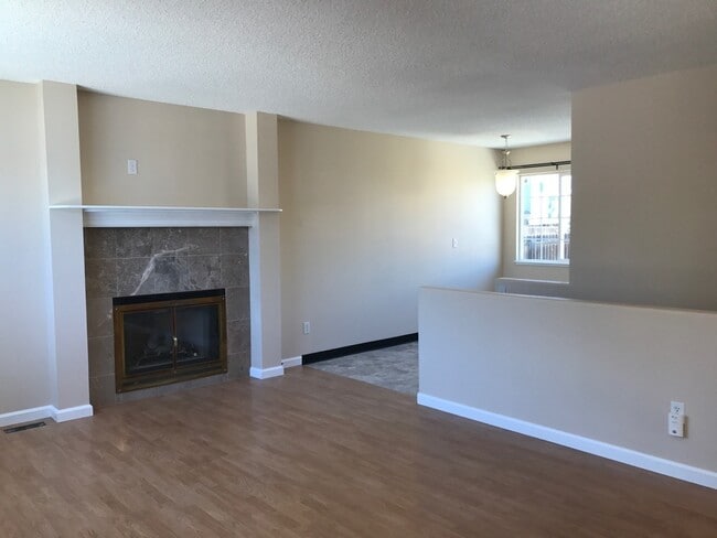 Building Photo - CHARMING 3BD in SUNDOWN NEIGHBORHOOD - Security Deposit Waiver Available