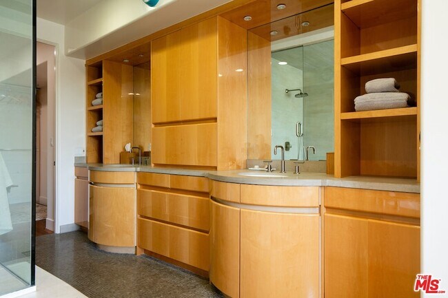 Building Photo - 2217 Grand Canal