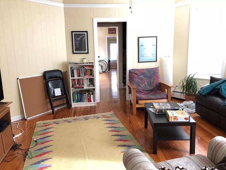 Building Photo - 5 Irving St