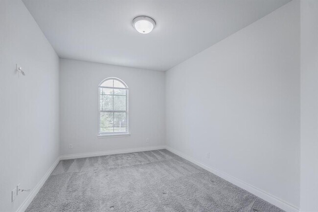 Building Photo - 17010 Harper's Way