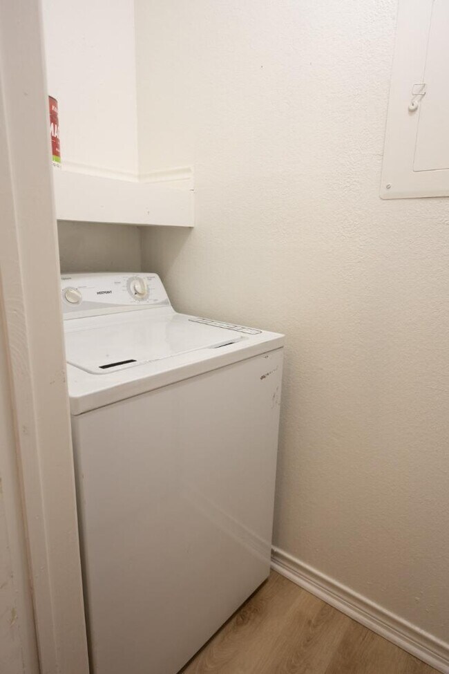 Building Photo - 3001 Cedar St