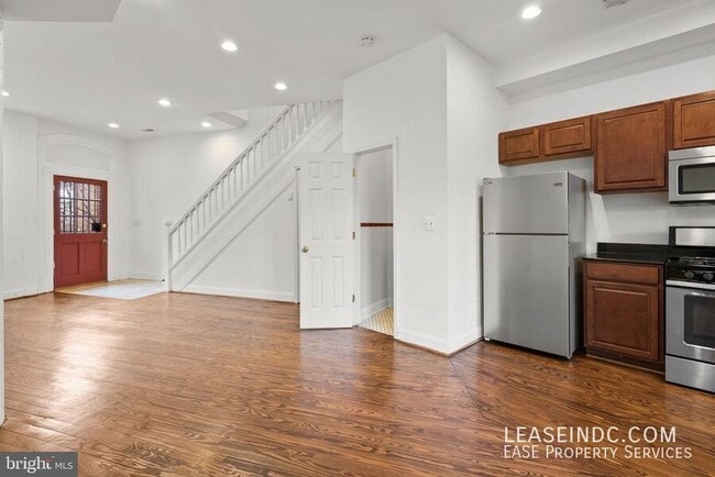 Building Photo - 203 R St NW