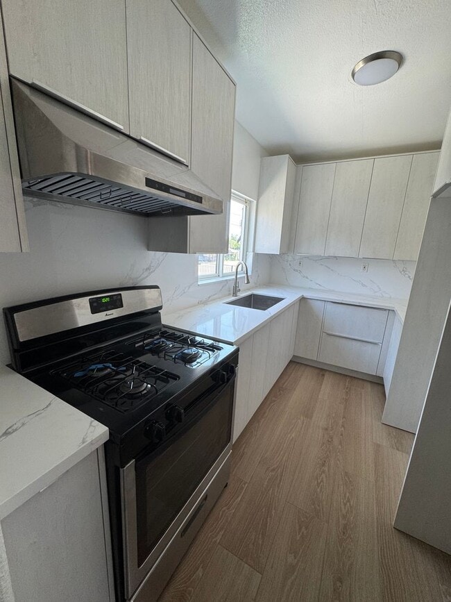 Primary Photo - Newly Renovated 3 Bed, 3 Bath Ground Floor...