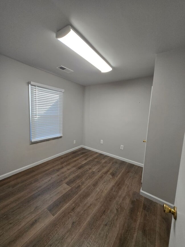 Building Photo - Charming & Conveniently located 3 bedroom home, 1.5 bath in 38134!