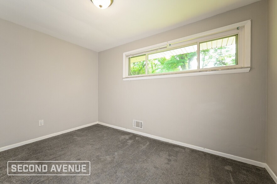 Building Photo - 304 Garden City Dr