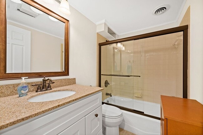 Building Photo - Gorgeous, multi-level condo!