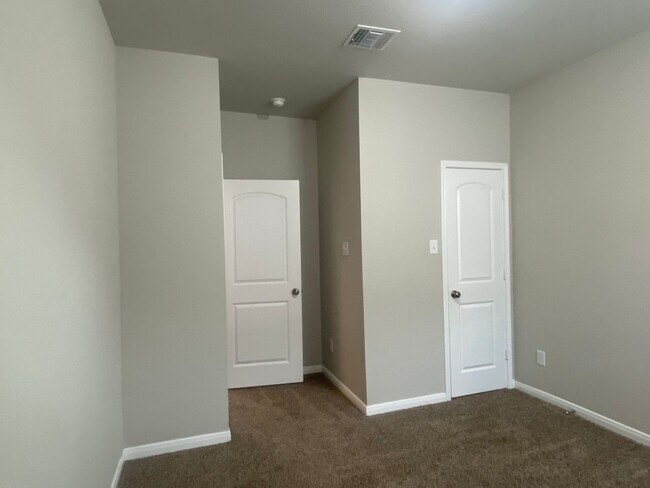 Building Photo - 3 BEDROOM, PLUS OFFICE, BELTON ISD