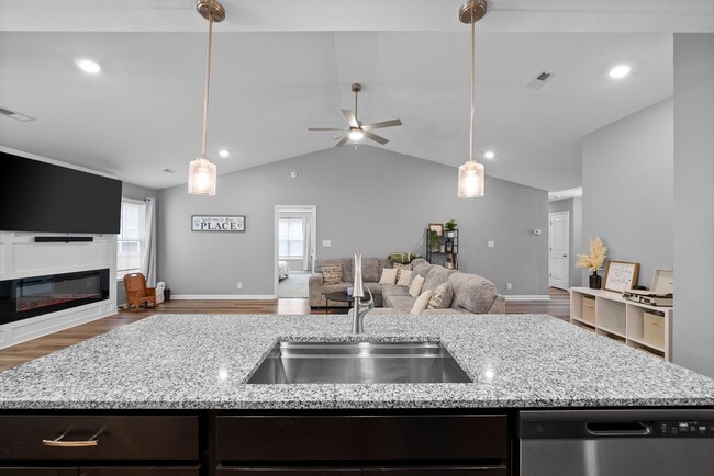 Building Photo - 3 Bedroom Pet Friendly Home For Rent Near ...