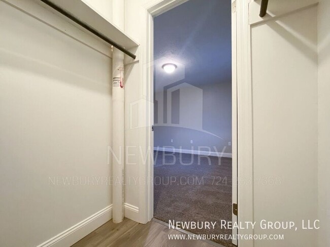 Building Photo - 25 Sunbury Estates