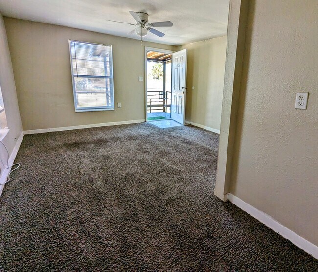 Building Photo - "Charming 3 Bed Duplex for Rent in Jacksonville, FL - Spacious, Convenient, and Ready for You!"
