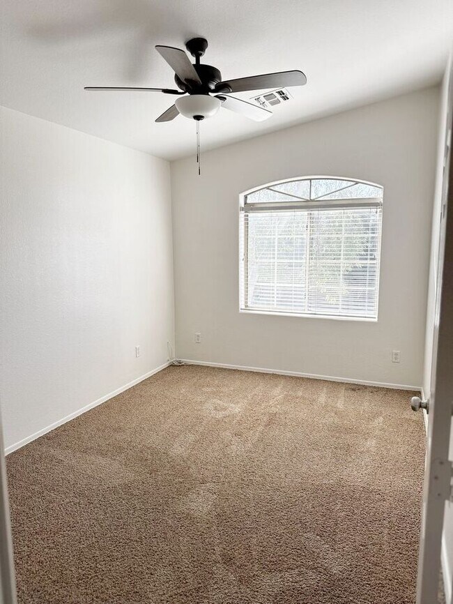 Building Photo - ABSOLUTELY STUNNING 4BR 2.5BA, OVER 2100SQFT, COMMUNITY POOL, CHANDLER