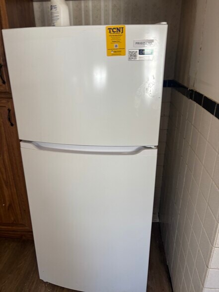 Building Photo - 10 Anderson St