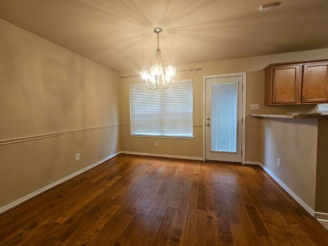 Building Photo - Beautiful Craftsman-Style Home in the Heart of Pensacola