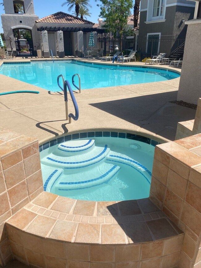 Building Photo - AMERICANA Property Mgmt - 3 beds Condo in ...