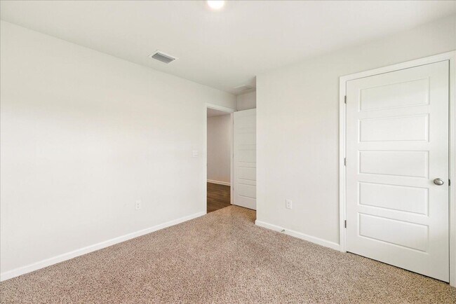 Building Photo - 18 E Sycamore Trl