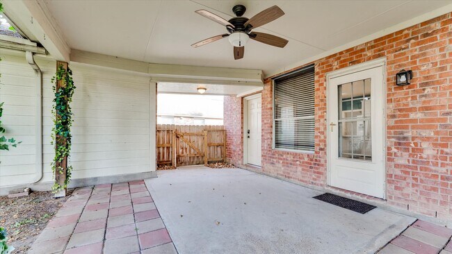 Building Photo - 15603 Twisting Springs Dr