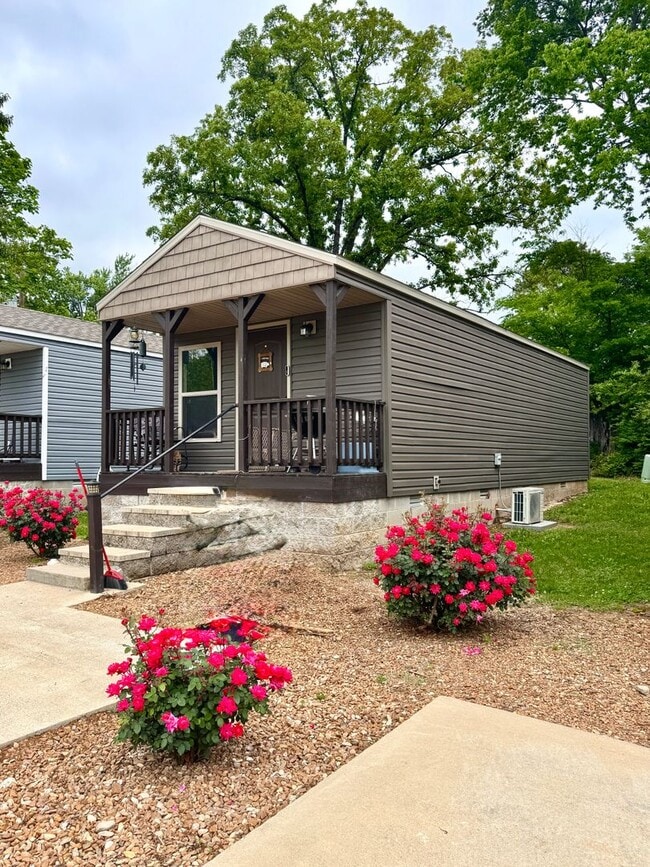 Building Photo - 1/1 Cottage in Batesville