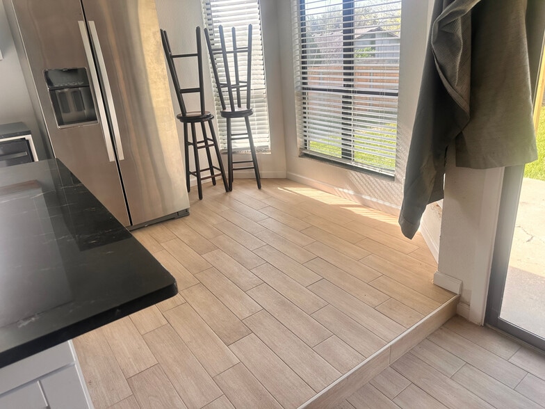 Building Photo - Room in House on Southwest Dr