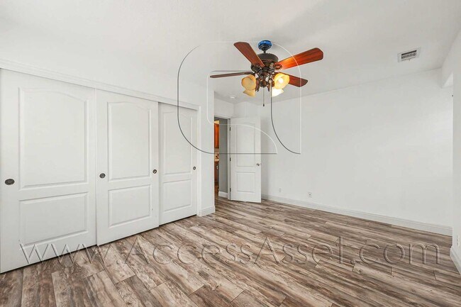 Building Photo - Stunning 5 Bed/3 Bath Home with Pool in Menifee!