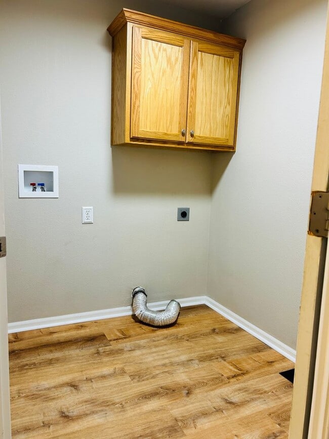 Building Photo - Charming 3-Bedroom Home with Modern Amenities and Elegant Finishes