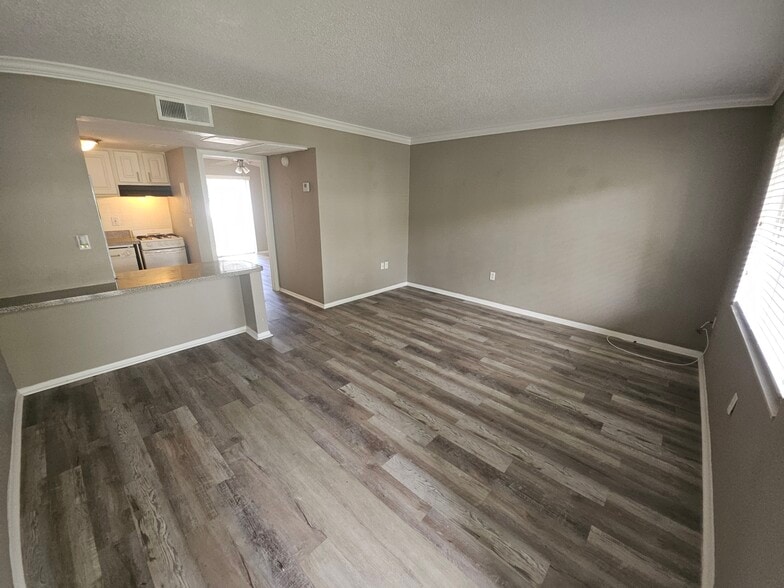 Building Photo - 131 Water Front Way