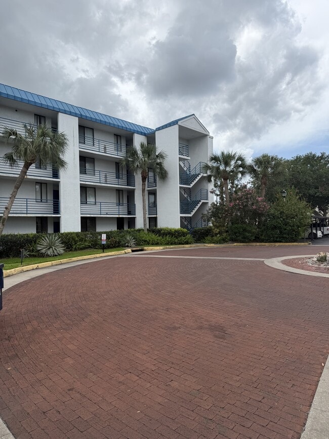 Building Photo - 2424 W Tampa Bay Blvd