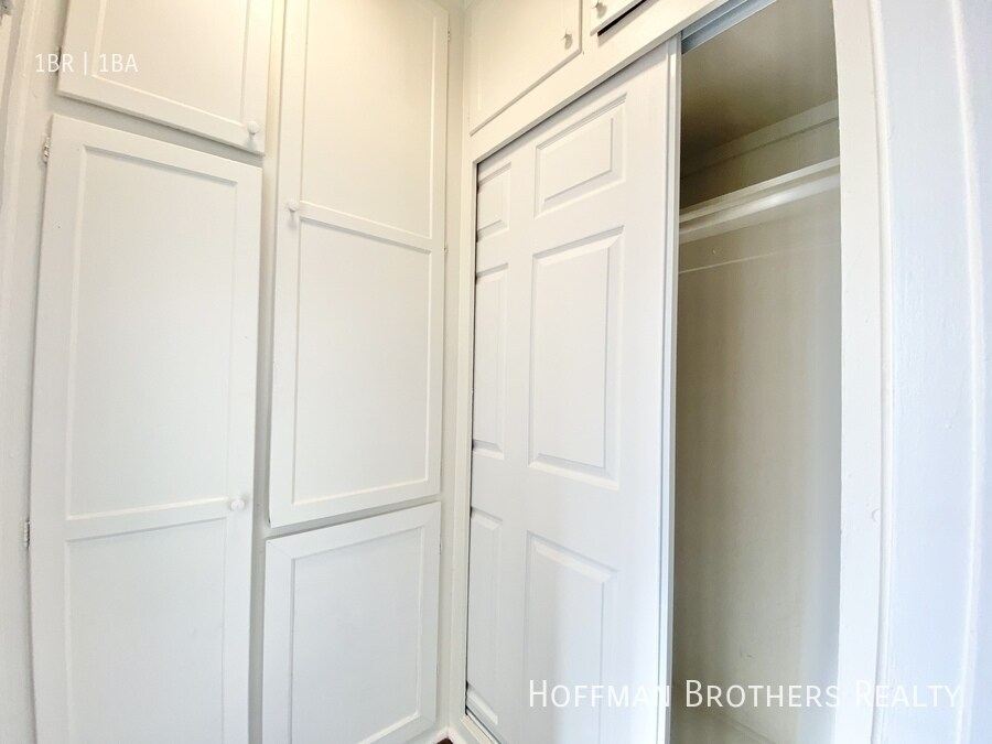 Building Photo - 1661 N Bronson Ave