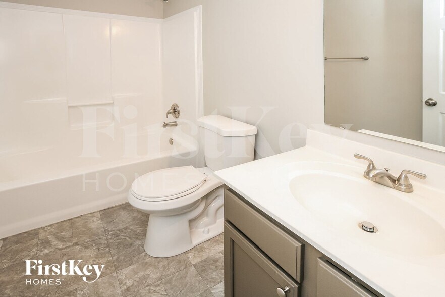 Building Photo - 3346 Crestwell Dr