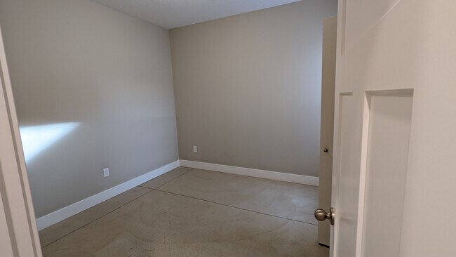 Building Photo - 8070 E 34th Ct S