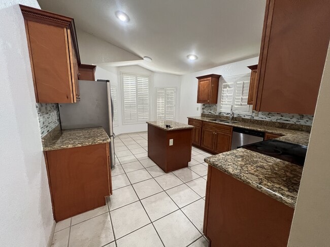 Building Photo - 1531 W Gail Dr