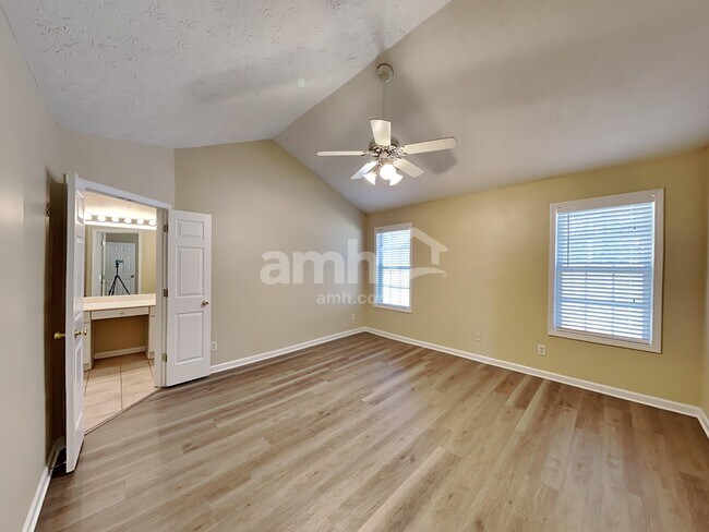 Building Photo - 7102 Independence Dr