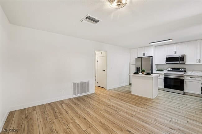 Building Photo - 2414 Paradise Village Way