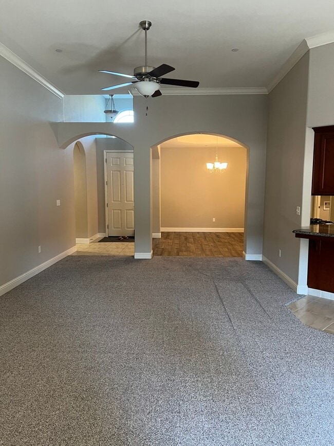 Building Photo - Beautiful Family Home