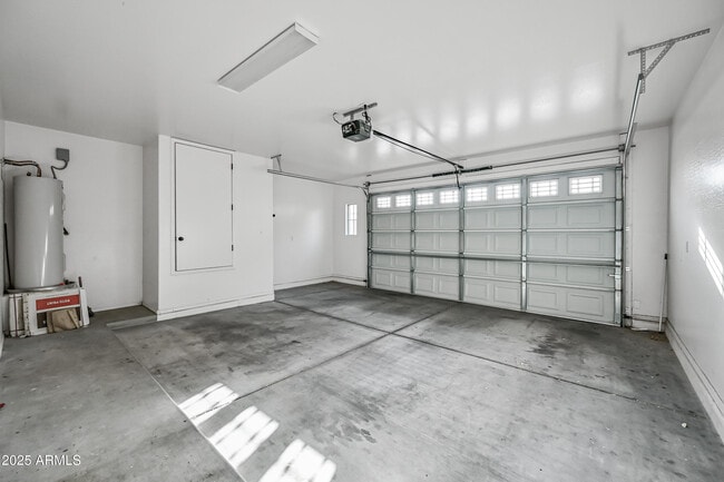 Building Photo - 2060 E Heartwood Ln