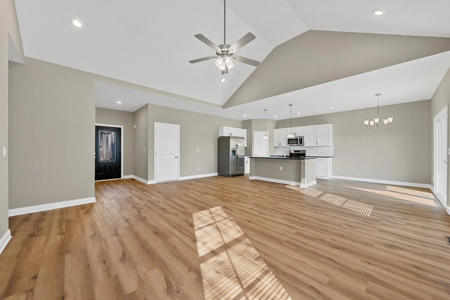 Building Photo - 2613 Cedrus Ave