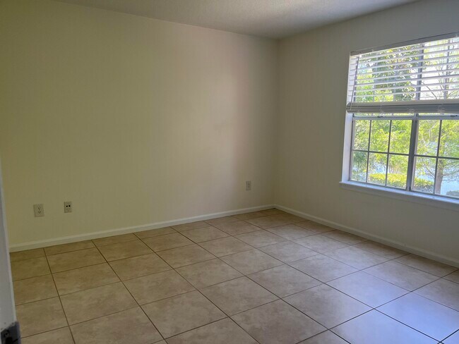 Building Photo - 1125 Crystal Way