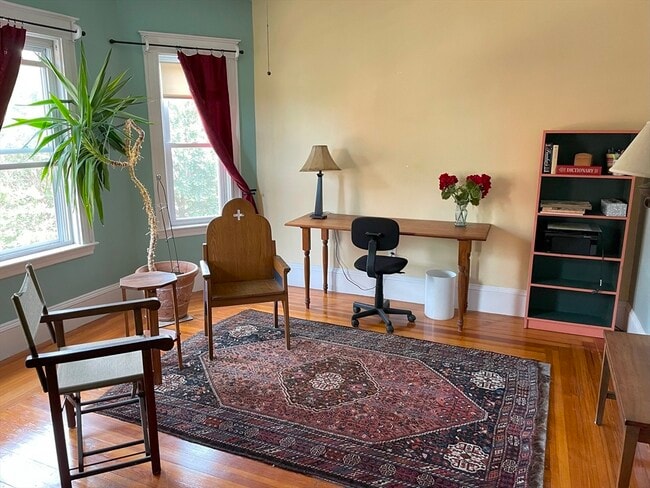 Primary Photo - 31 Thurston St