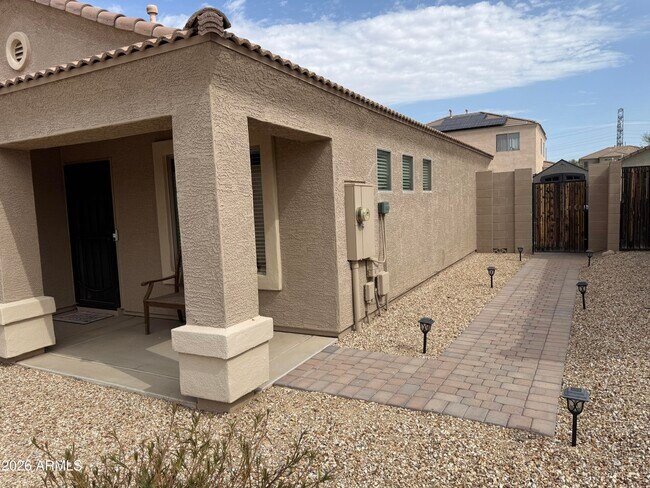 Building Photo - 10962 W Manzanita Dr