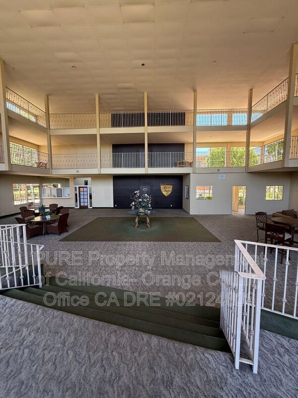 Building Photo - 400 N Acacia Ave