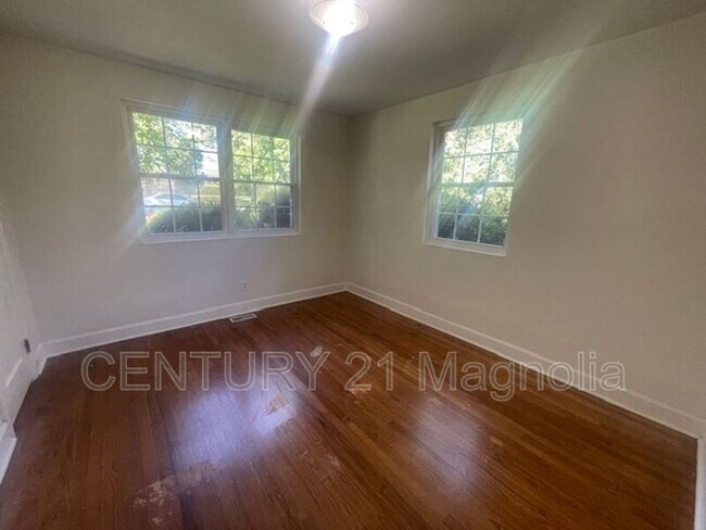 Building Photo - 105 Nut Grove Dr