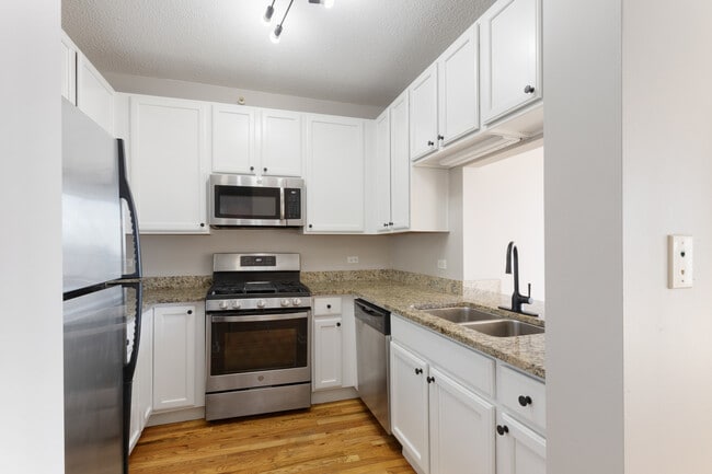 Building Photo - 1717 S Prairie Ave