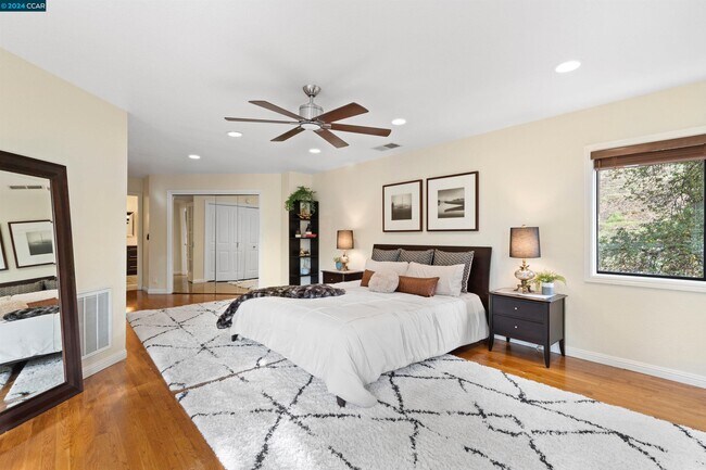 Building Photo - 3040 Stonegate Dr