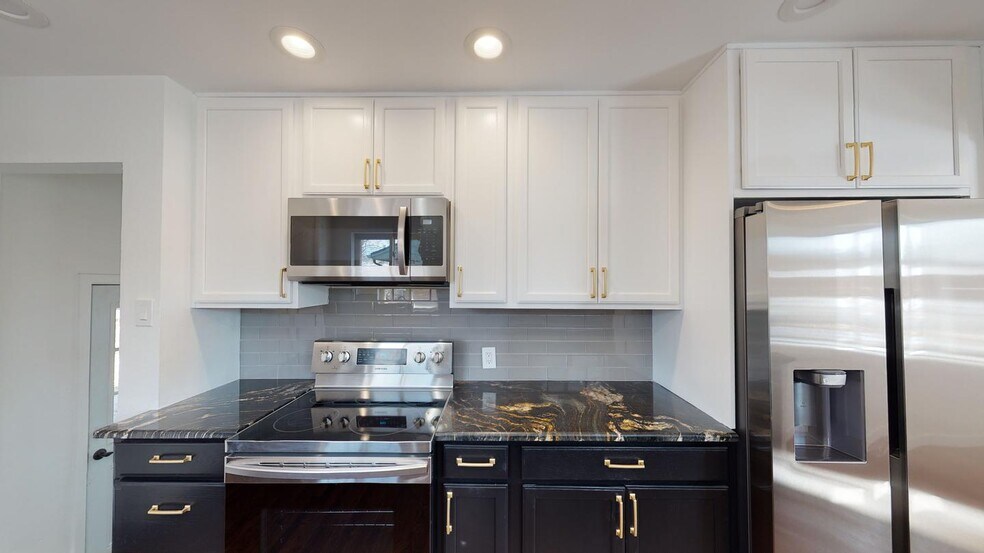 Building Photo - Classic brick Montclair home with covered ...
